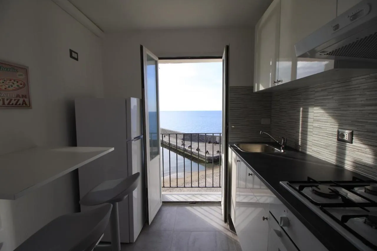 Апартаменты Sea Fly Balcony Чефалу 0*,  Италия